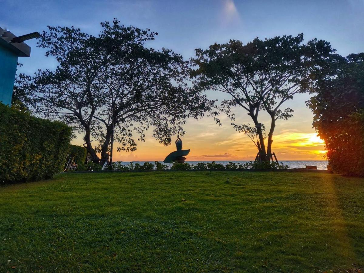 Beach Walk Boutique Resort Bang Saen Luaran gambar