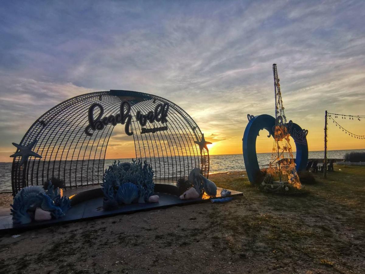 Beach Walk Boutique Resort Bang Saen Luaran gambar