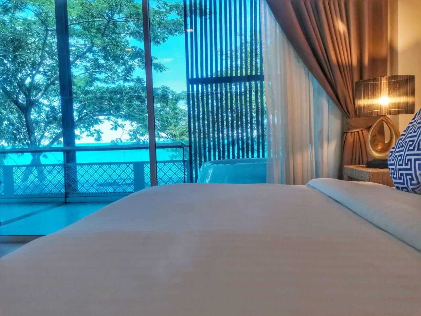 Beach Walk Boutique Resort Bang Saen Bilik gambar