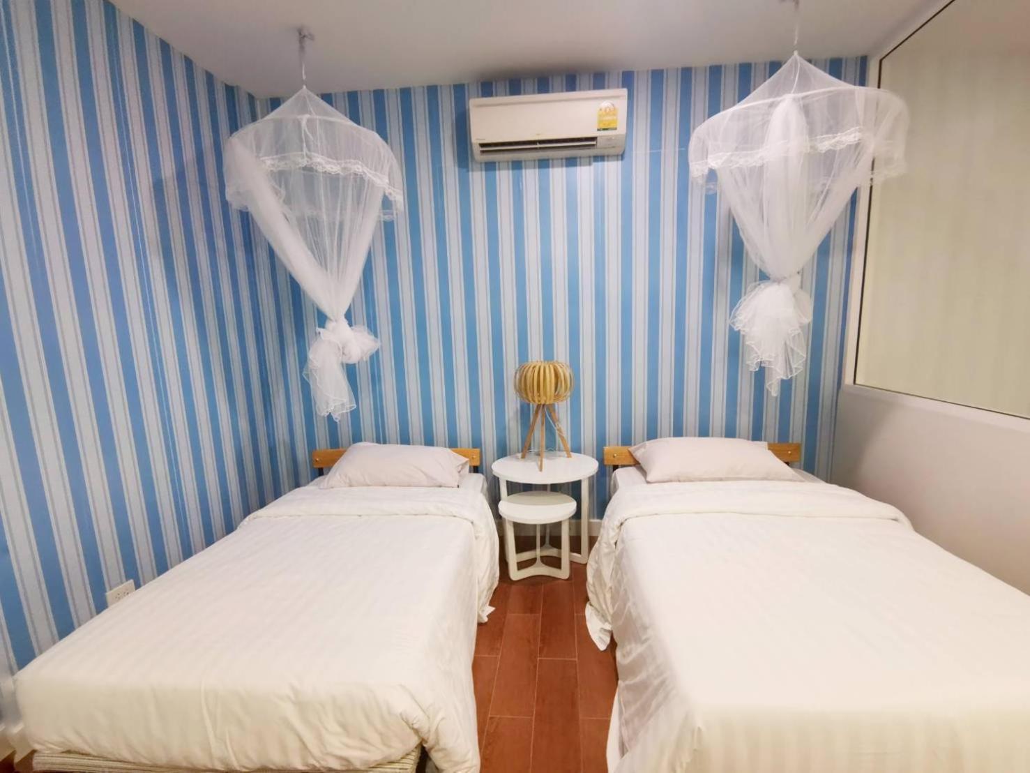 Beach Walk Boutique Resort Bang Saen Bilik gambar